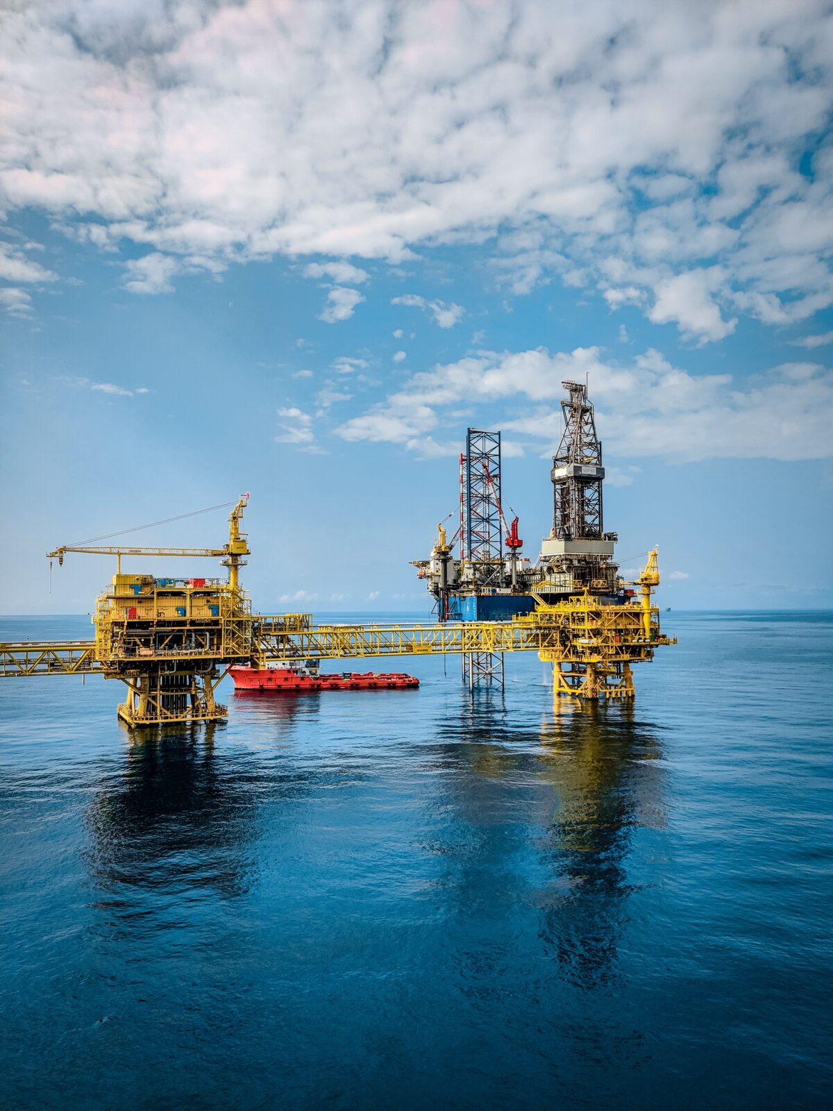 Offshore oil platform with supply vessel