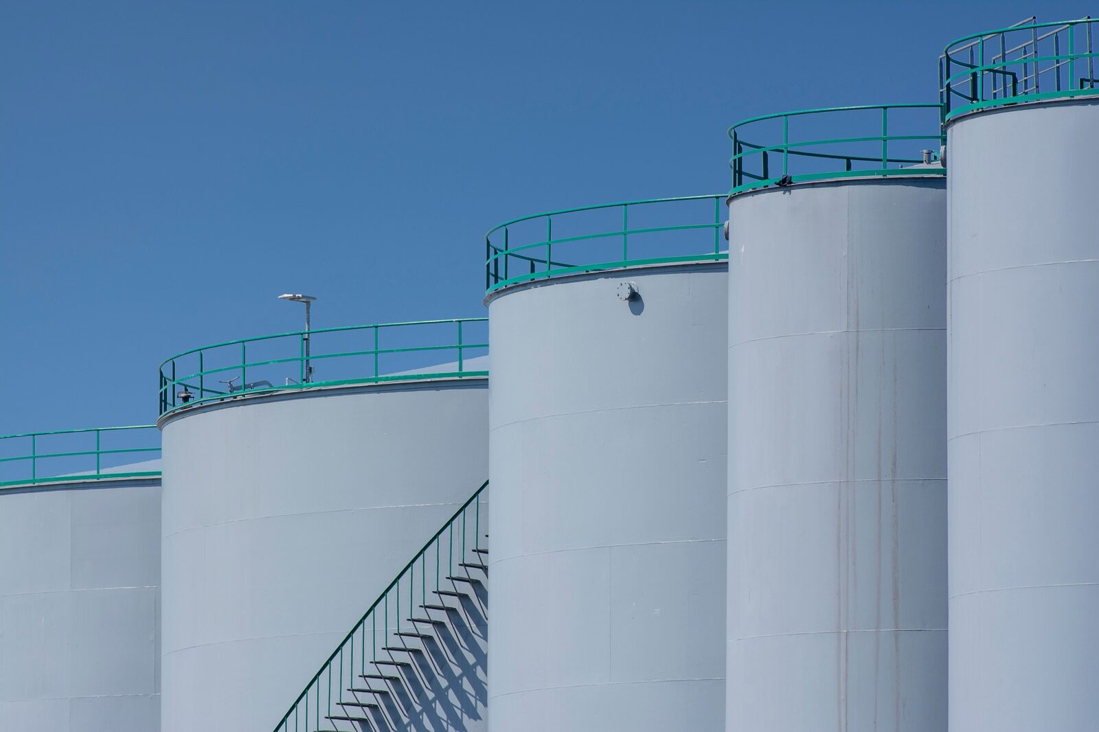 Bulk fuel storage tanks